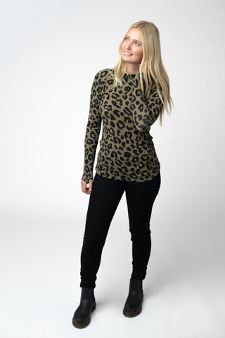 09.02 EN ROUTE Blair Long Sleeve Top - Olive Animal Print