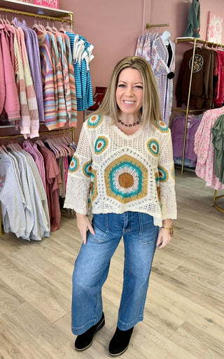 Sweet Scallop Vneck Top