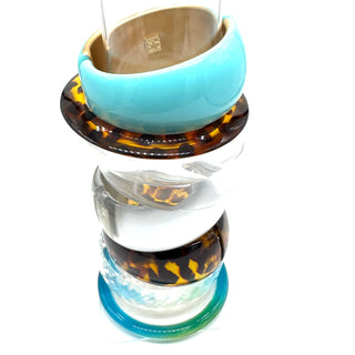 Turquoise – Vintage & Gold Lined 90's Lucite Clamper Bracelet