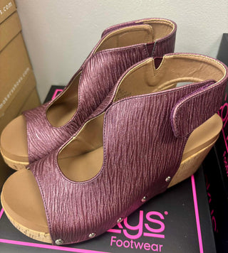 Feelin Frisky Wedges