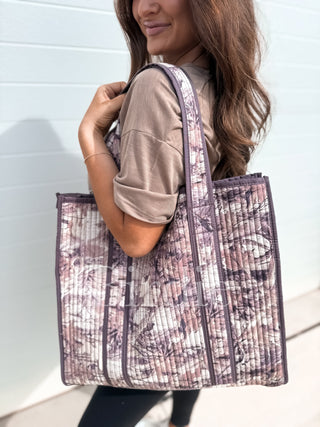 BIRDIE  Quilted Tote Bag in Dark Camo