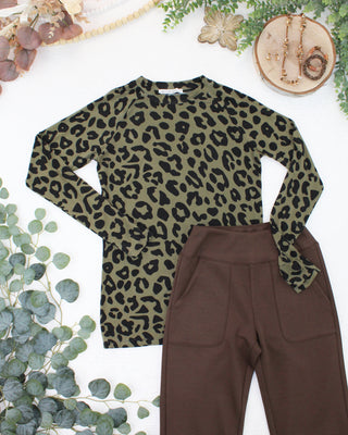 09.02 EN ROUTE Blair Long Sleeve Top - Olive Animal Print